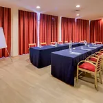 호텔 Express By Ihg 3*
