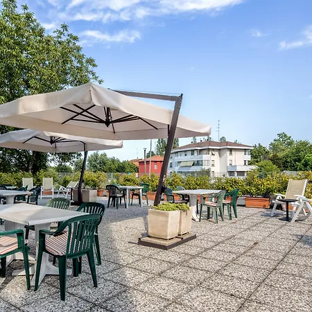 Express By Ihg Отель