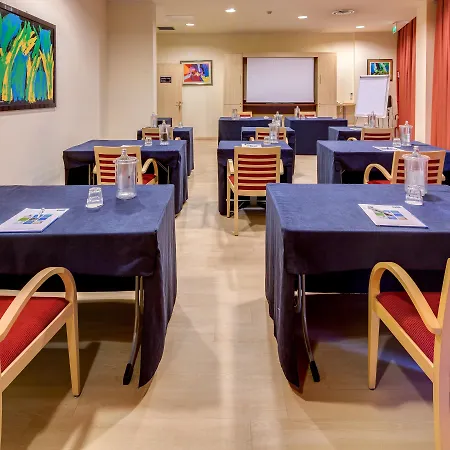 Express By Ihg Отель Парма