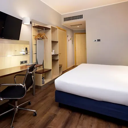 Express By Ihg Отель