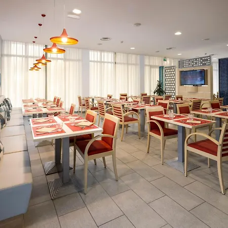 Express By Ihg Отель Парма