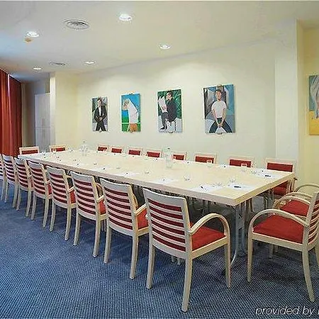 Отель Express By Ihg 3*
