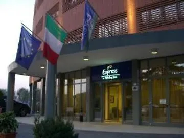 Express By Ihg Отель