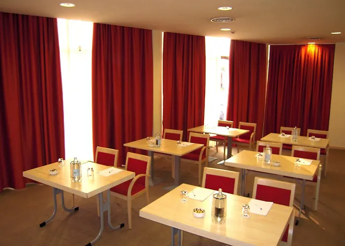 Express By Ihg Hotel Parma