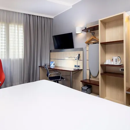 Express By Ihg Hotel Parme
