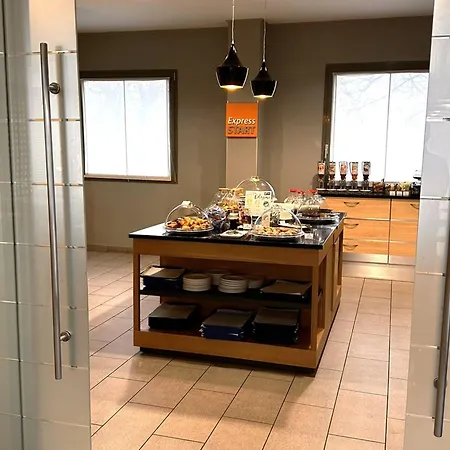 هوليدي إن إكسيرس 3* بارما