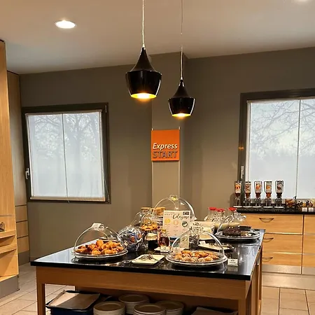 هوليدي إن إكسيرس 3*