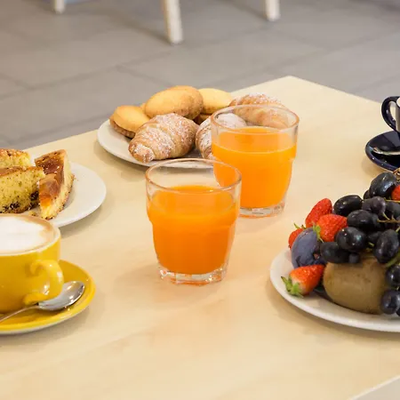 هوليدي إن إكسيرس فندق 3*