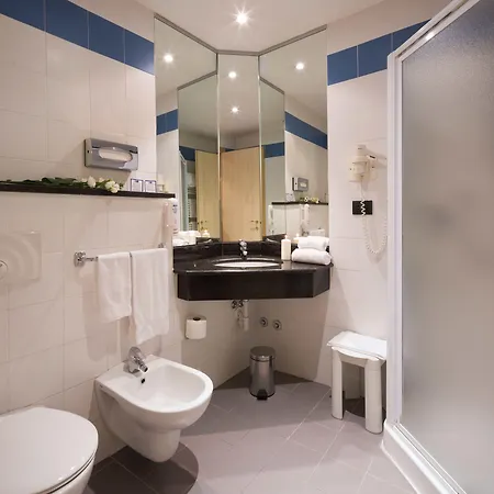 هوليدي إن إكسيرس 3* بارما