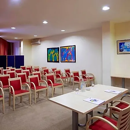 Express By Ihg Otel Parma