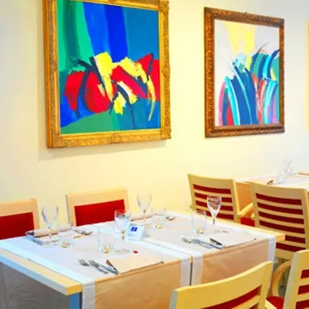 هوليدي إن إكسيرس 3* بارما