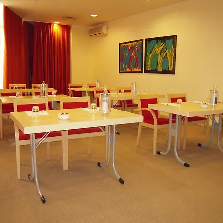 هوليدي إن إكسيرس