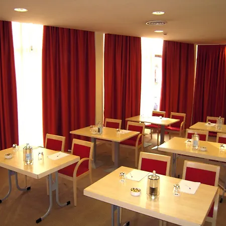 Express By Ihg Hotel Parma