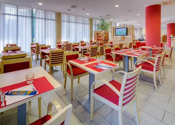 هوليدي إن إكسيرس 3* بارما