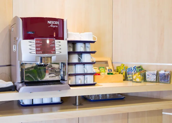 هوليدي إن إكسيرس فندق