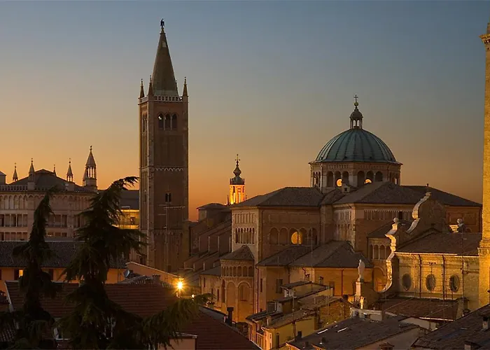 فندق هوليدي إن إكسيرس 3*