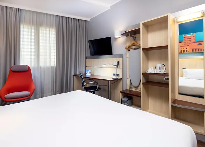 Express By Ihg Hotel Parma