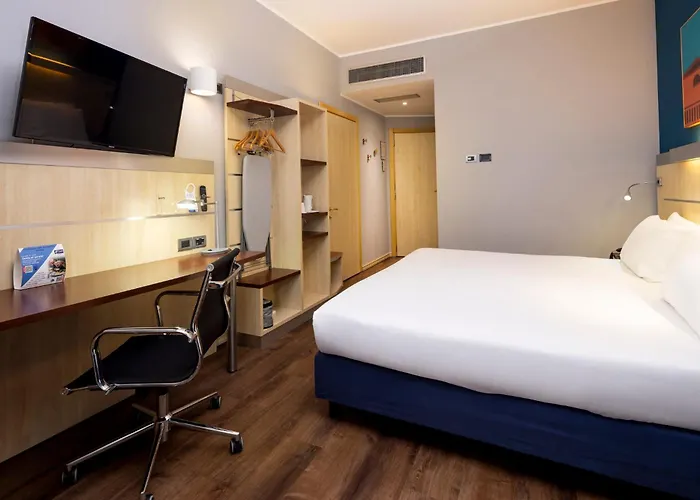 Express By Ihg Hotel