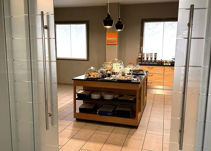 هوليدي إن إكسيرس 3* بارما