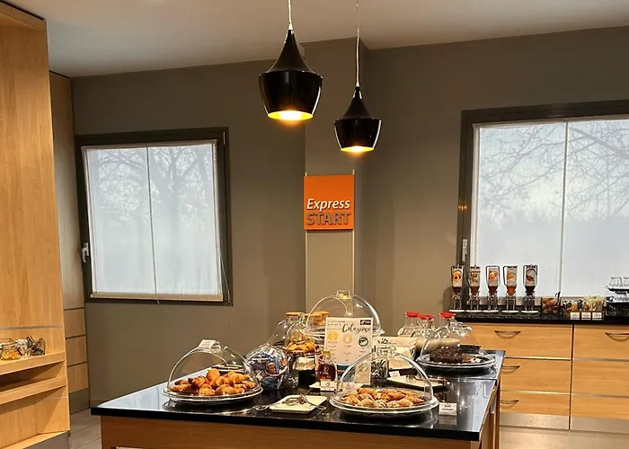 هوليدي إن إكسيرس 3*