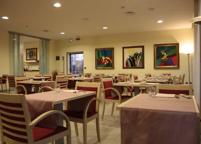 فندق هوليدي إن إكسيرس بارما