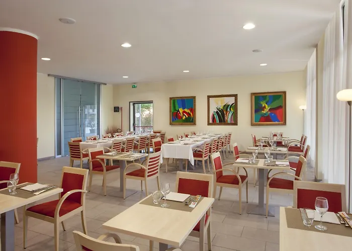 هوليدي إن إكسيرس 3* بارما