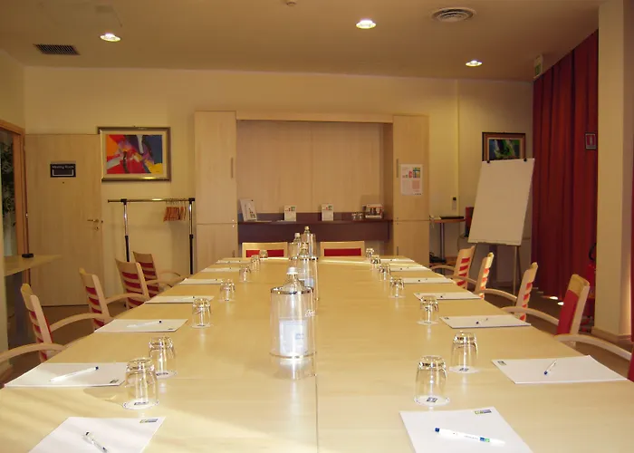 Express By Ihg 3* Parma