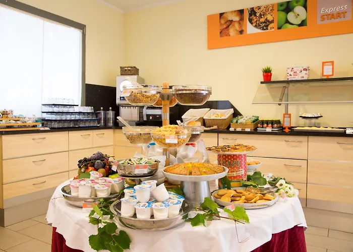 هوليدي إن إكسيرس 3* بارما