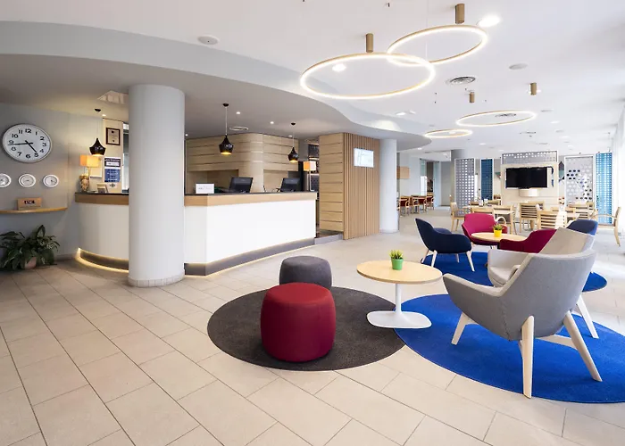 هوليدي إن إكسيرس فندق 3*