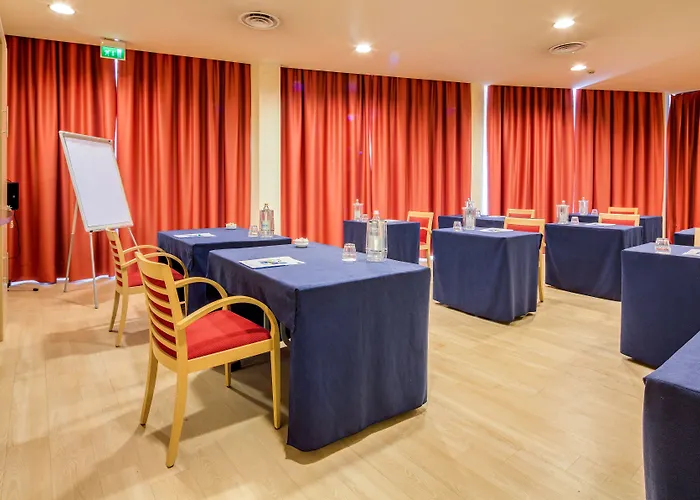 فندق هوليدي إن إكسيرس بارما