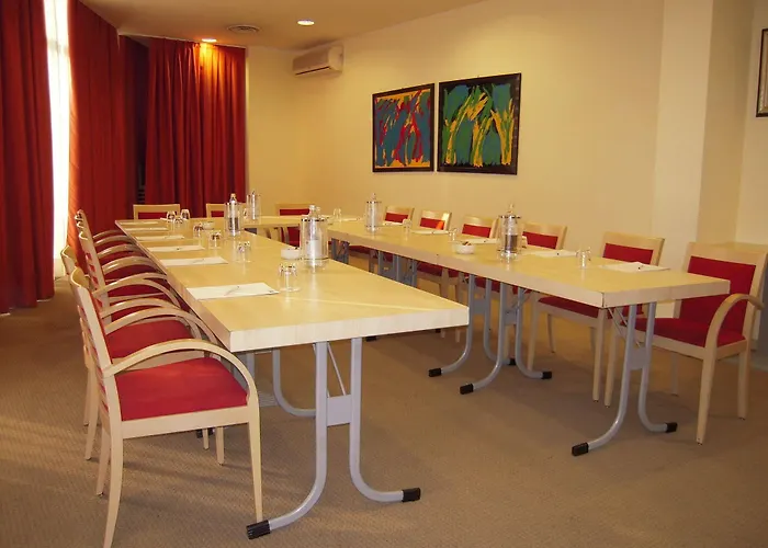 هوليدي إن إكسيرس فندق بارما